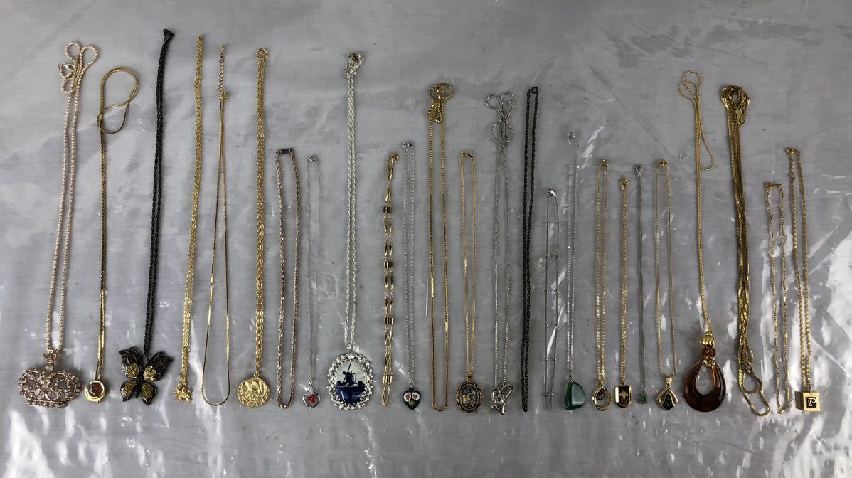 遺品整理、ネックレスなどまとめ売り ☆ アクセサリー まとめ売り 遺品整理 生前整理 ネックレス ブローチ
