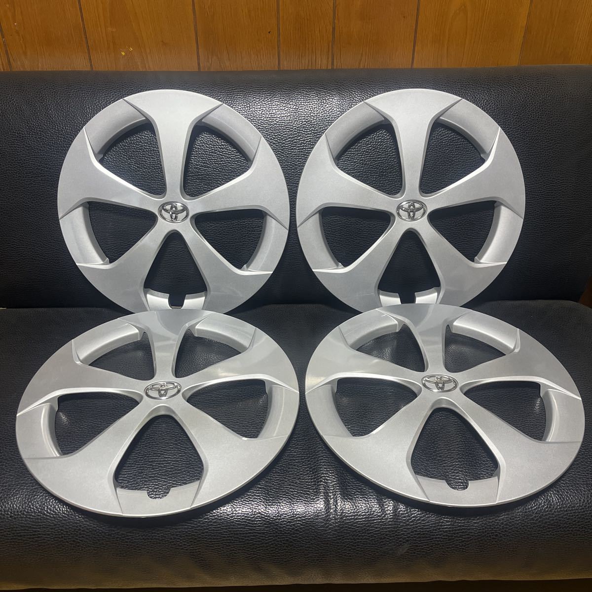 トヨタ純正!美品!割れなし!ZVW30!後期!プリウス!純正 ホイールキャップ