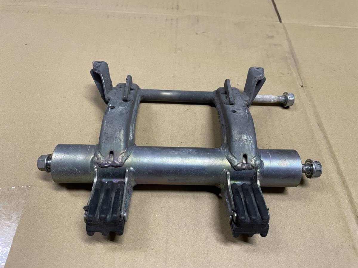□ホンダ PCX 125/150 JF28/KF12 エンジンハンガー□中古(ホンダ用