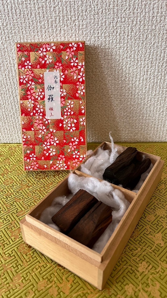 伽羅 沈香 沈香茶 香木 沈香線香 沈香精油 電気香炉　お買い得2セット特別価格 沈香【伽羅 極上】94g 二種伽羅 香木 香合 香炉 寺院 茶道具 仏具
