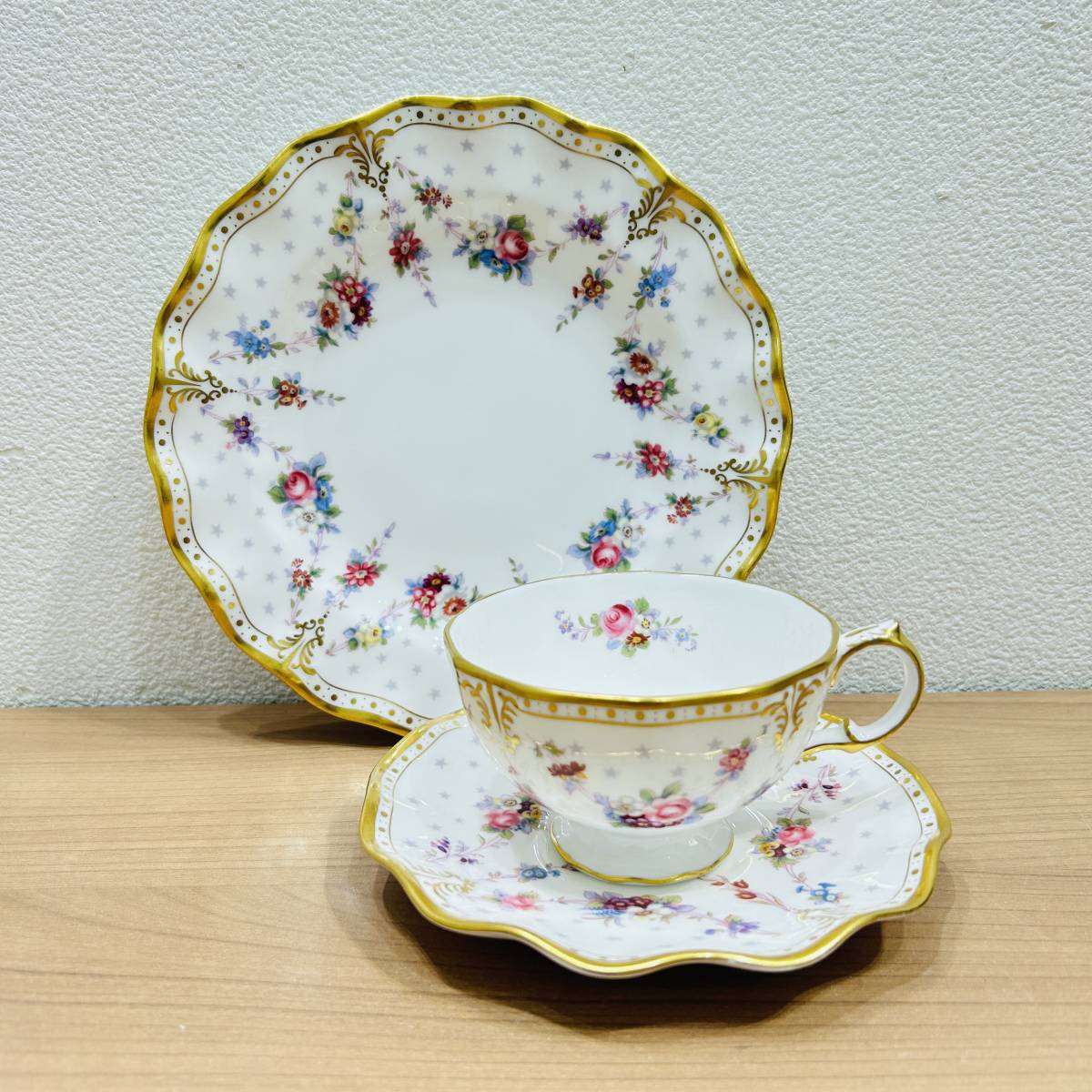ロイヤルクラウンダービーのケーキ皿 ROYALCROWNDERBY⁄ロイヤル