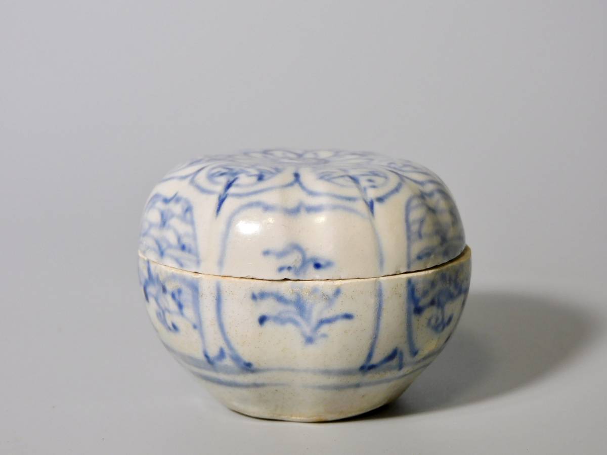  明時代 染付花文香合(明)｜売買されたオークション情報、yahooの商品情報をアーカイブ公開 - オークファン 明