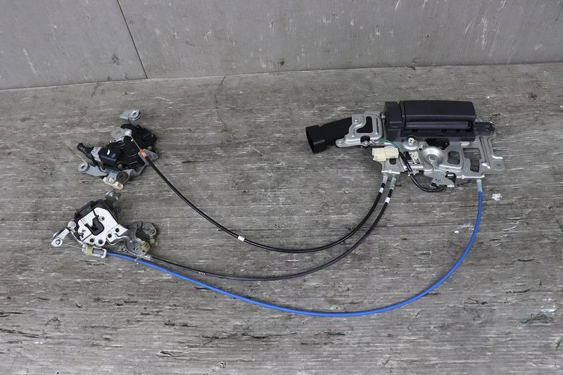 アルファード V アルファード G 2.4AS 後期(ANH10) 純正 右リア