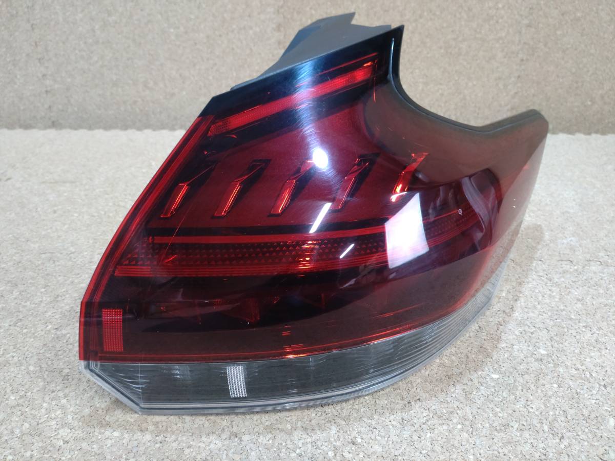 【良品】日産 キックス P15 右テールランプ LED ICHIKOH イチコー D252 26554-5RY0A【R5-1753B-O】