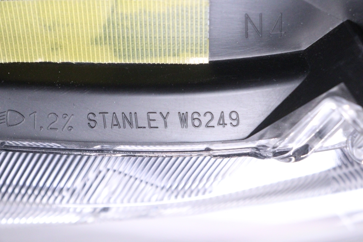 34-2049☆後期 LED M900A ルーミー☆左ヘッドライト STANLEY W6249 打刻:N4