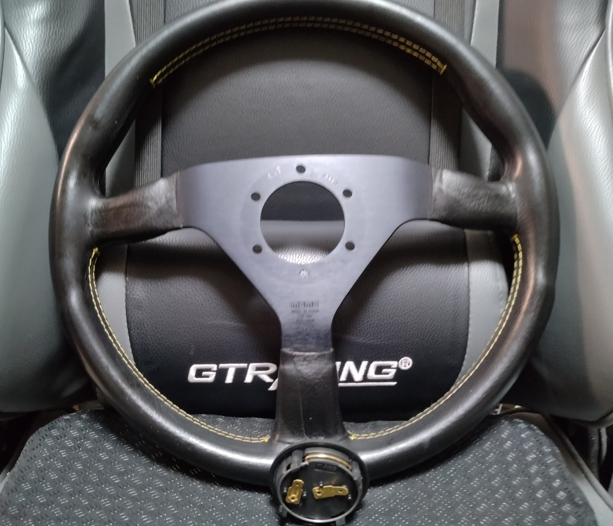 正規品 即決 MOMO モモヴェローチェレーシングφ35 ホンダホーンボタン