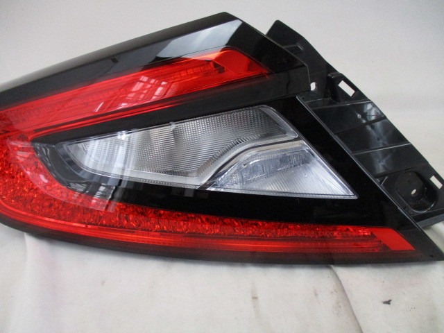 スバル WRX S4 VBH 純正左右テールライト ICHIKOH D256 （AN-4586