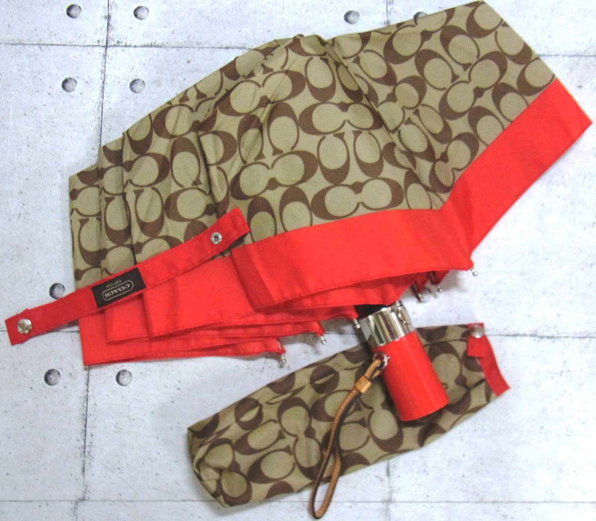 COACH コーチ 折り畳み傘 シグネチャー柄×レッド 折りたたみ 雨傘