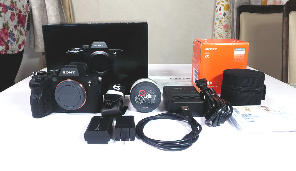 大得価，新作登場 SONYミラーレス一眼 &alpha;7 IV ILCE-7M4 ボディ＋NSONY SEL14TC 1.4X テレコンバーターN＋NNP-FZ100専用の急速充電チャージャーN＋Nおまけ(ソニー)｜売買されたオークション情報、yahooの商品情報をアーカ ソニー