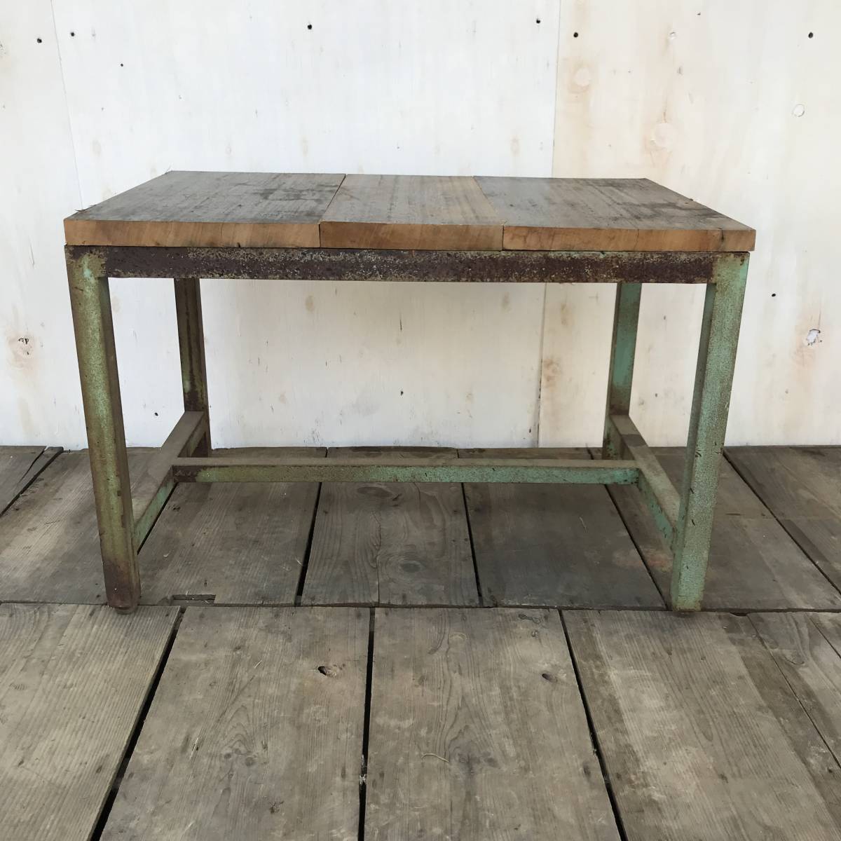 古材天板と鉄脚テーブル ① 鉄足 アイアン 飾り台 サイドテーブル