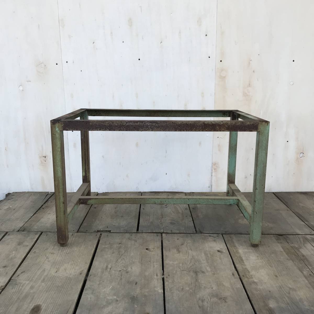 古材天板と鉄脚テーブル ① 鉄足 アイアン 飾り台 サイドテーブル