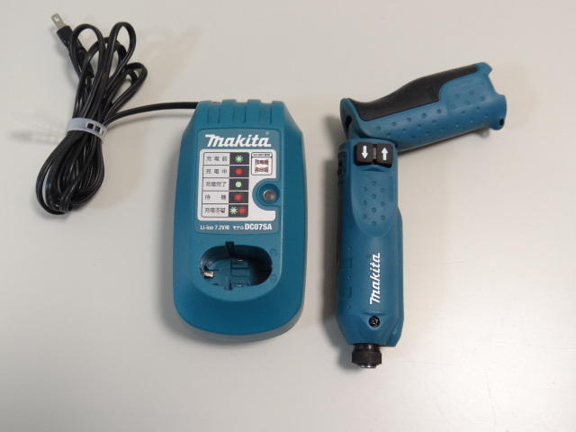 T11375 makita TD020D 7.2V充電式インパクトドライバ 動作未確認 ジャンク