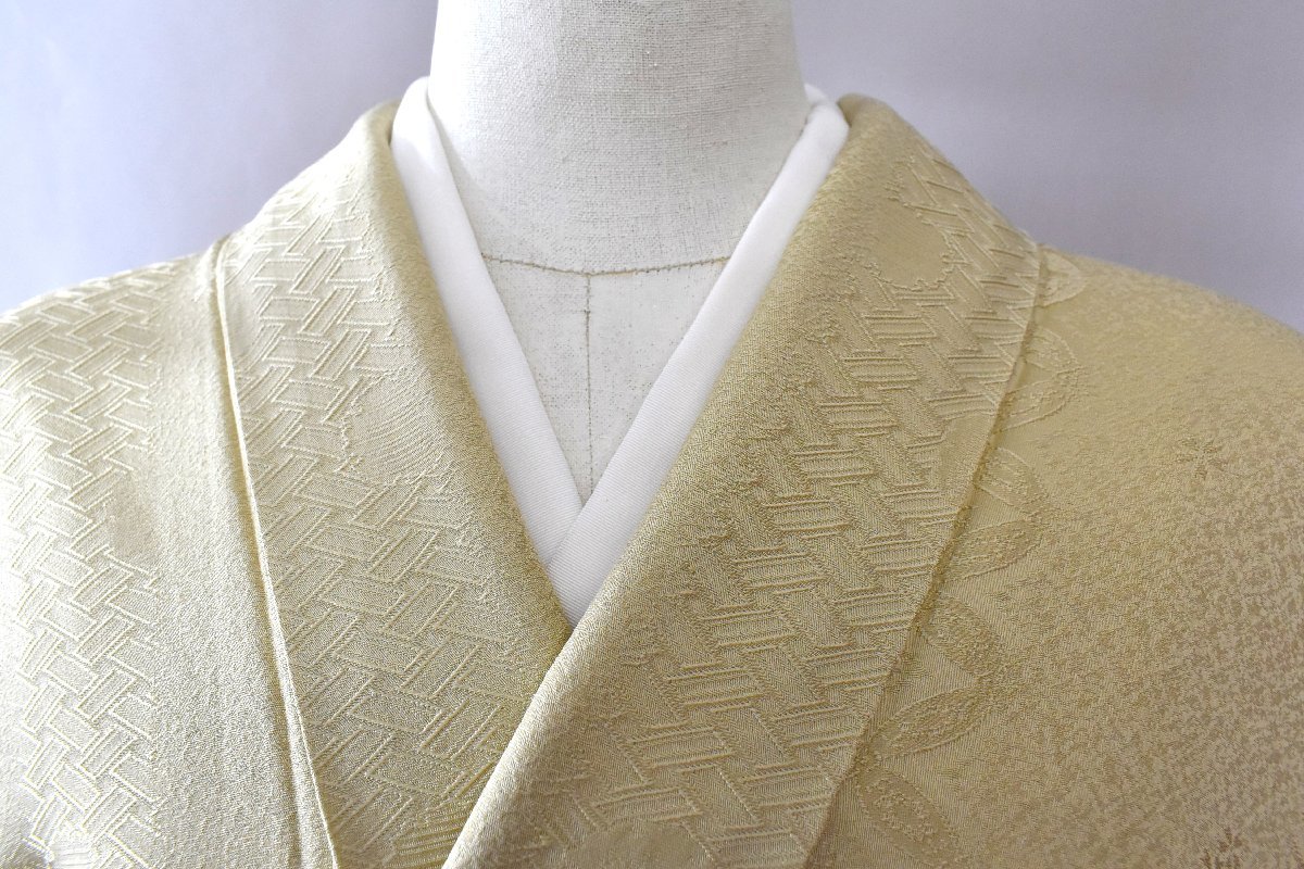 【桜庭呉服店】 色無地 家紋 七宝 さが美 薄黄蘗色 パーティー 披露宴 お茶会 身丈153cm 裄丈66cm ★着物 ia-578