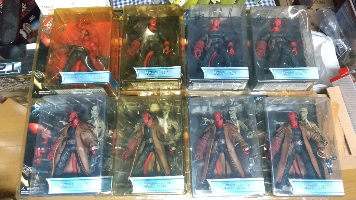 メズコ、ヘルボーイフィギュア8種 ヘルボーイ メズコ HELLBOY コート