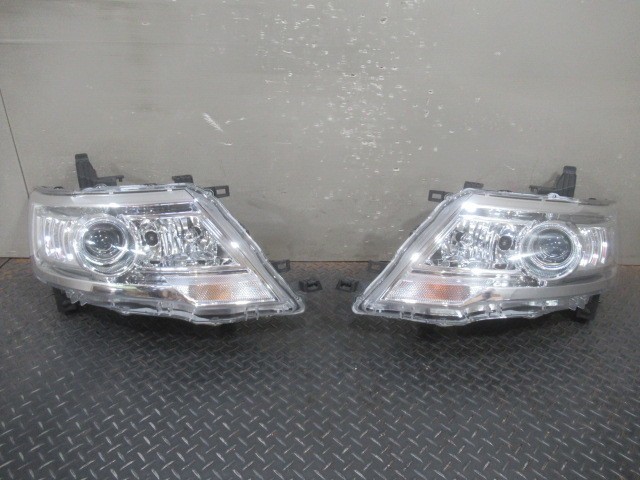 39264　C25　セレナ　純正HID　ヘッドライト　左右セット