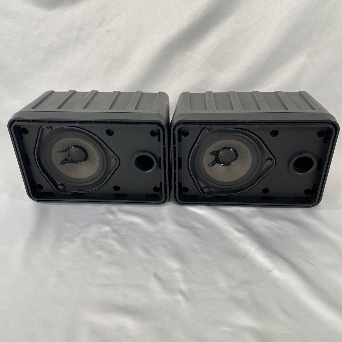 BOSE ボーズ 101MM 連番ペアスピーカー 天吊 ブラケット付き/管理番号