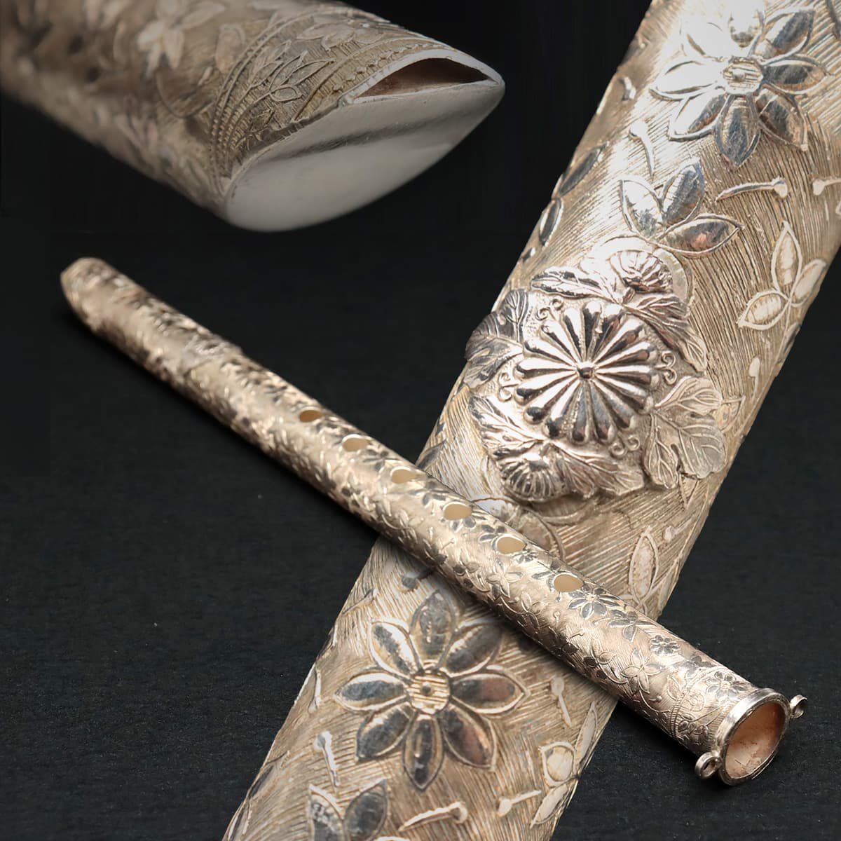 EI982 天皇家 東久邇宮家御下賜品 菊花紋章 銀製笛 全長28.3cm 重77g 