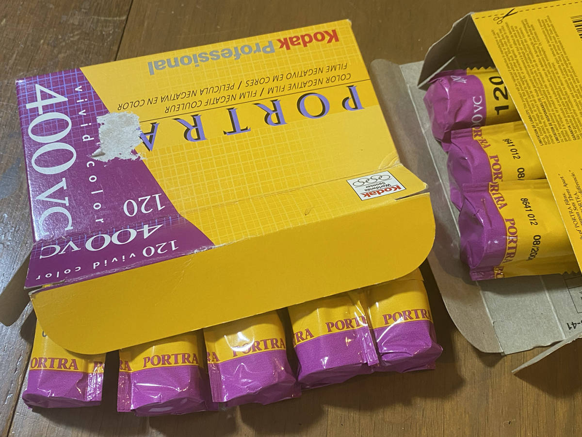 期限切れフィルム] Kodak PORTRA 400VC 120(ブローニー）×8本 【公式通販】