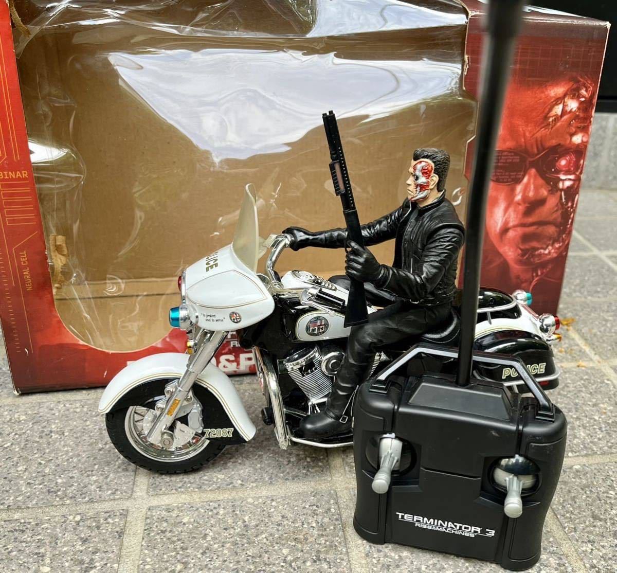 ターミネーター3 1/10ラジコンバイク「T-850& POLICE BIKE
