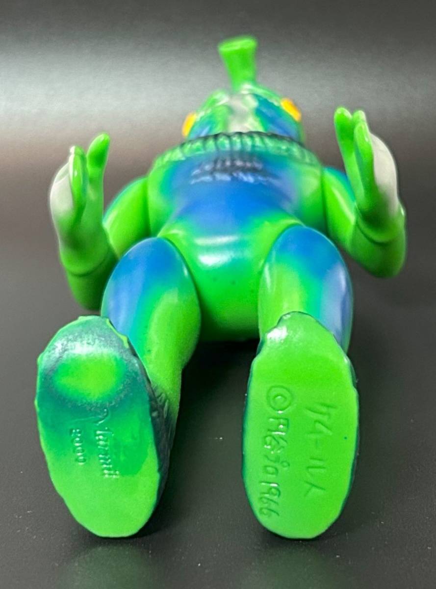 マーミット Marmit ケムール人 グリーン（※ 多少の歪み、足裏吹付け