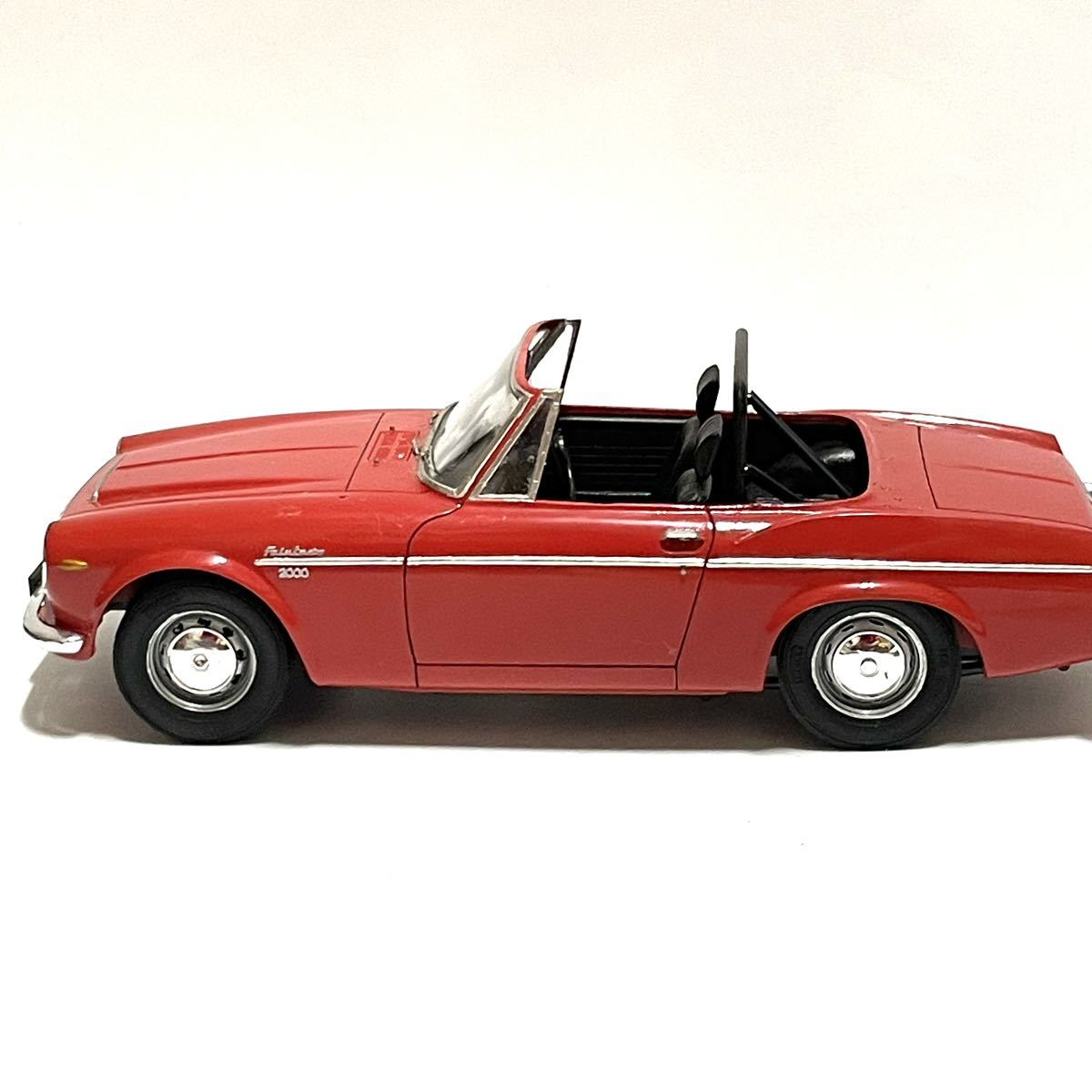 プラモデル 1/24 ダットサン フェアレディ2000 SR311 ハードトップ