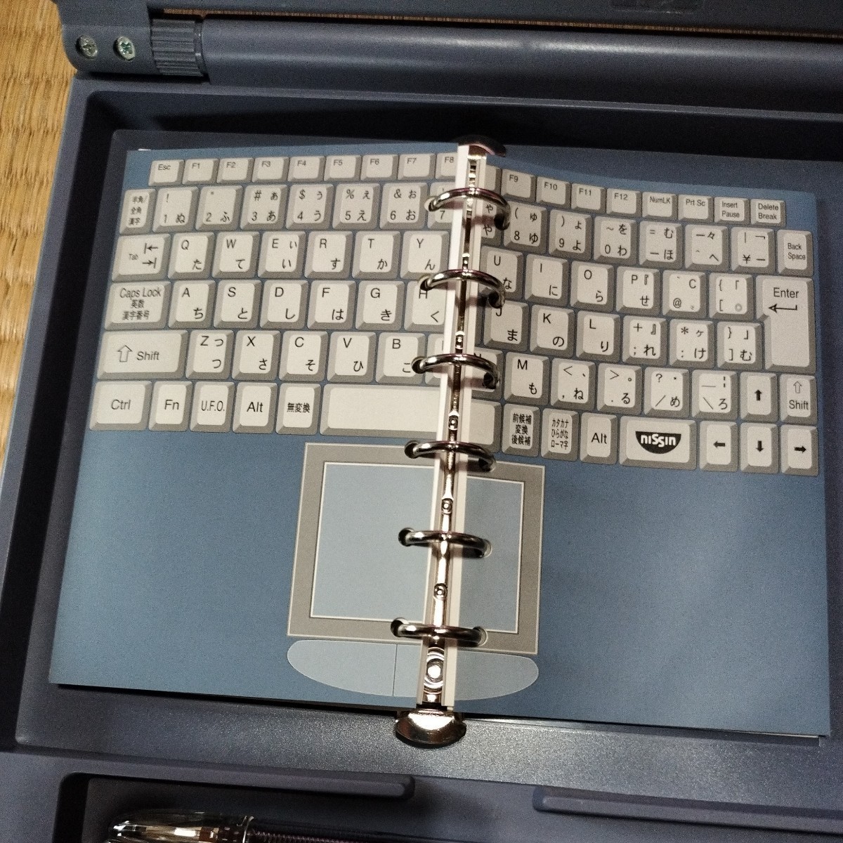 伝説のノートパソコン型ノートついに降臨! UFOターボノート! 世界最強