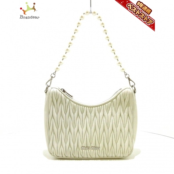 ミュウミュウ miumiu ショルダーバッグ 5BH211 マテラッセ レザー アイボリー レディース チェーンショルダー/シルバー金具/フェイクパール