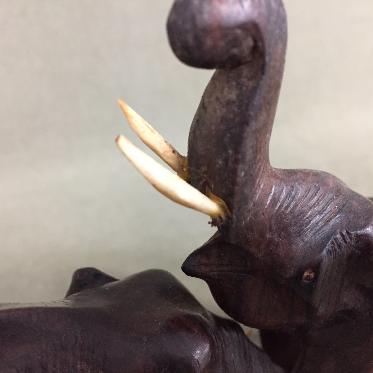 15―028 置物 象の木彫り アフリカ象 ゾウ 牙 彫刻 木製 民芸品