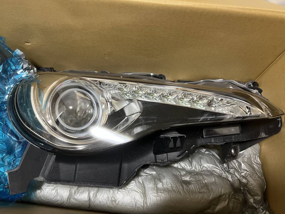 トヨタ86 ZN6 前期 純正ヘッドライト 左右セット 中古品