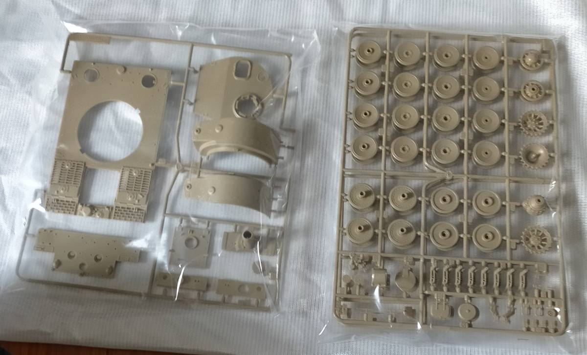 ●未組立品 1/35 ドイツ重戦車タイガーⅠ 極初期生産型 アフリカ仕様 タミヤ_2