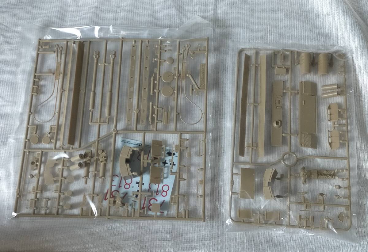 ●未組立品 1/35 ドイツ重戦車タイガーⅠ 極初期生産型 アフリカ仕様 タミヤ_3