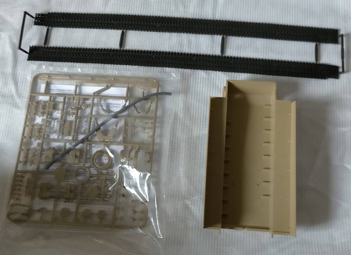 ●未組立品 1/35 ドイツ重戦車タイガーⅠ 極初期生産型 アフリカ仕様 タミヤ_4