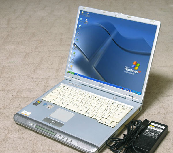 パソコン Fujitsu FMV BIBLO NB55G ノートパソコン 本体