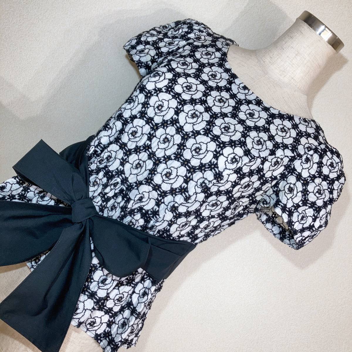 B312新品!□エムズグレイシー☆白*黒/花刺繍&レース☆半袖ブラウス□36