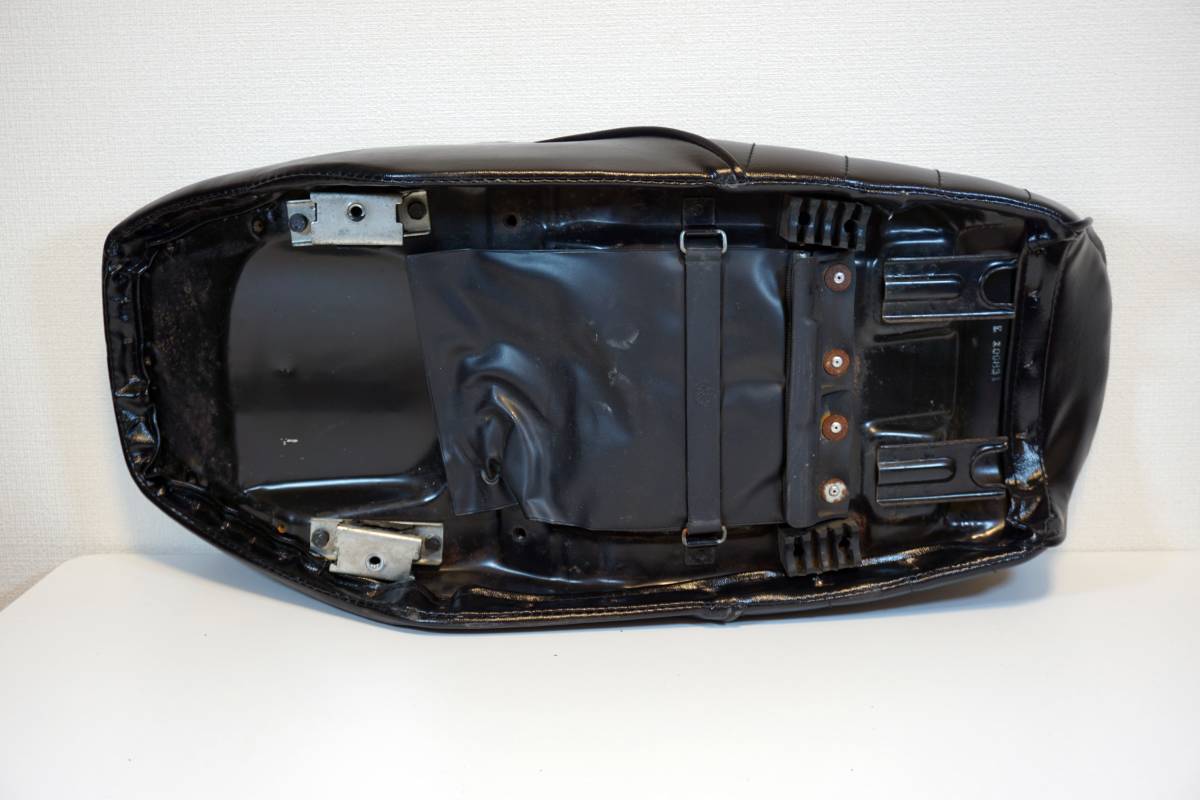 SR400 RH01J 1JR タックロール シート 純正シートベース あんこ抜き 