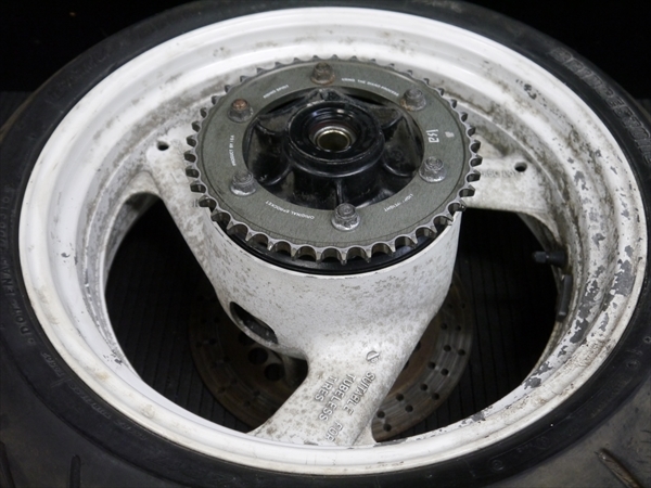 【数量限定，格安】 R52114 FZR1000 3GM 3代目より 純正 リア 後ろ ホイールASSY 5.50-17 スプロケ ハブ付き FZ750 YZF1000R FZR750 YZF750SP
