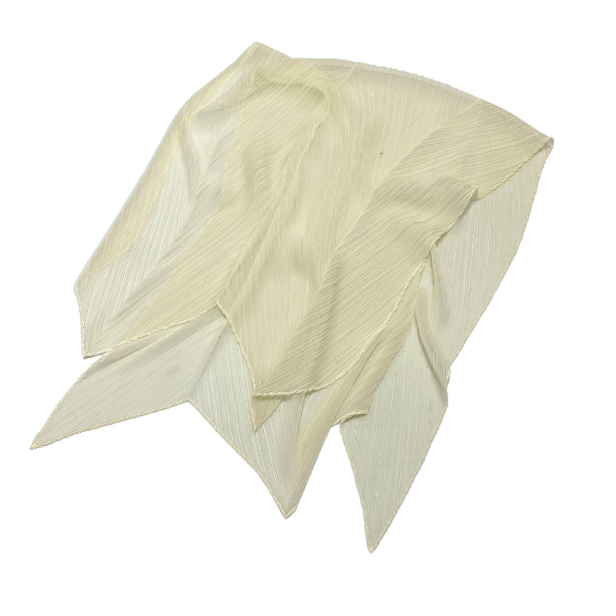 PLEATS PLEASE(プリーツプリーズ) ストール(ショール) - PP04-AD027 ベージュ プリーツ PLEATS PLEASE ISSEY MIYAKE - PLEATS PLEASE(プリーツプリーズ
