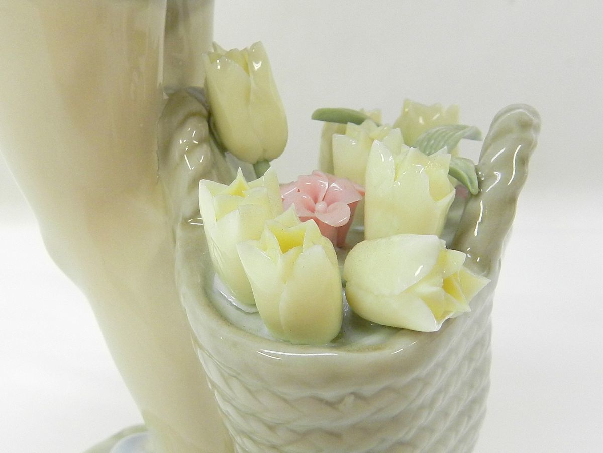 1000円スタート フィギュリン LLADRO リヤドロ ＃1284 スカートに花