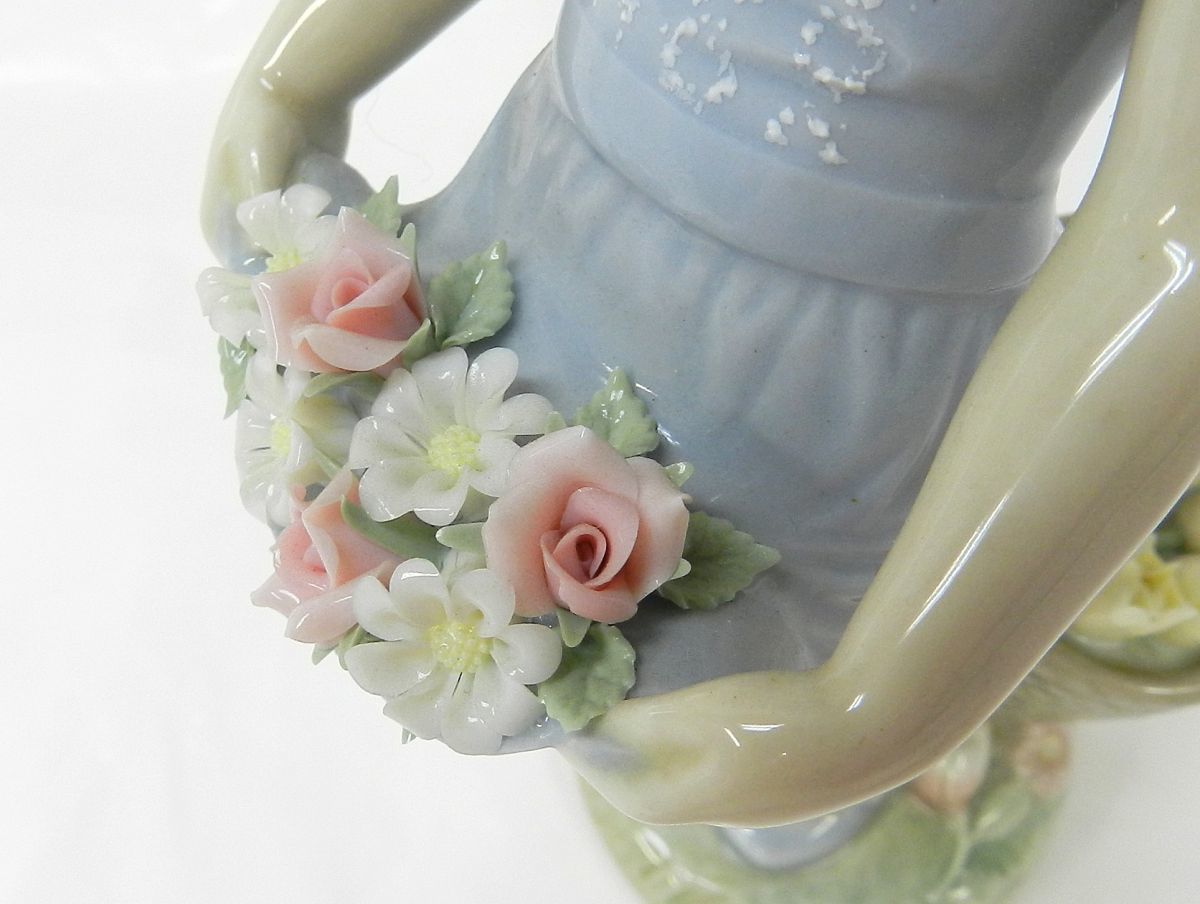 1000円スタート フィギュリン LLADRO リヤドロ ＃1284 スカートに花