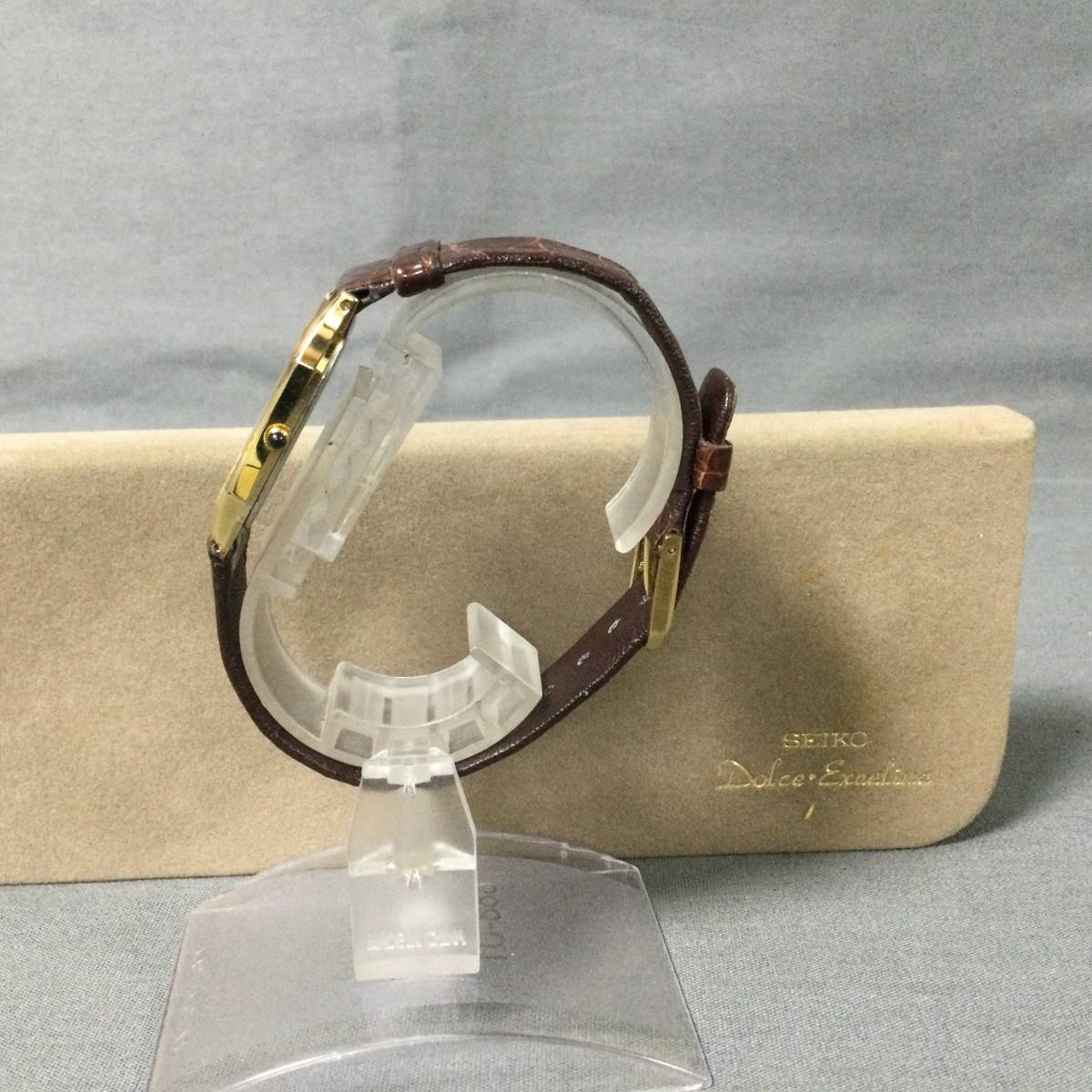 5507/4 GJ51278 SEIKO Dolce QUARTZ 9531-5030 メンズ スクエア型 稼働 