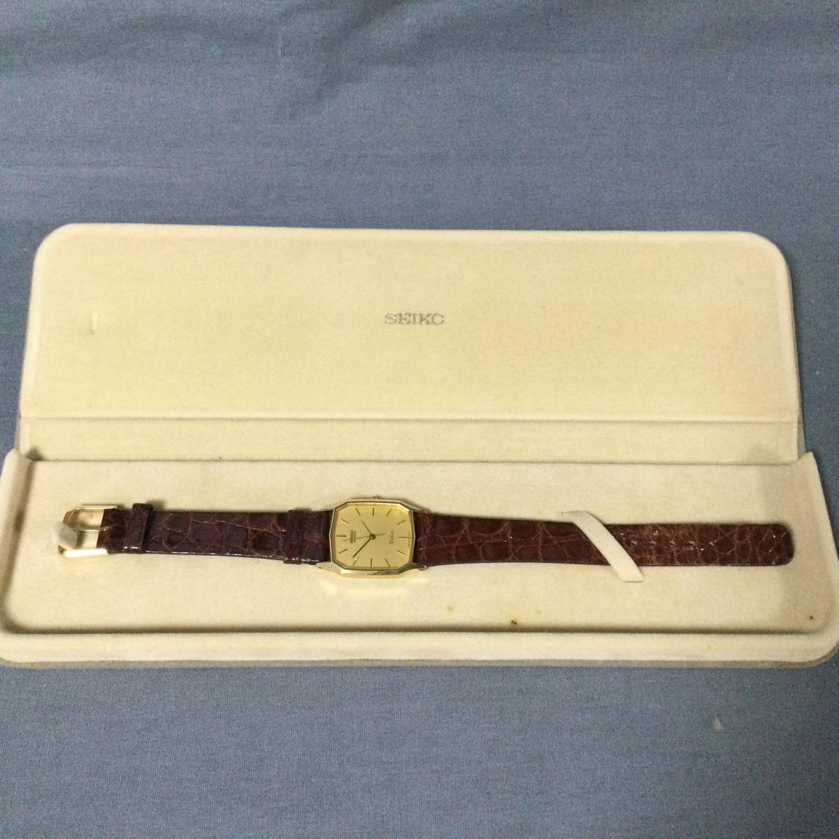 5507/4 GJ51278 SEIKO Dolce QUARTZ 9531-5030 メンズ スクエア型 稼働 