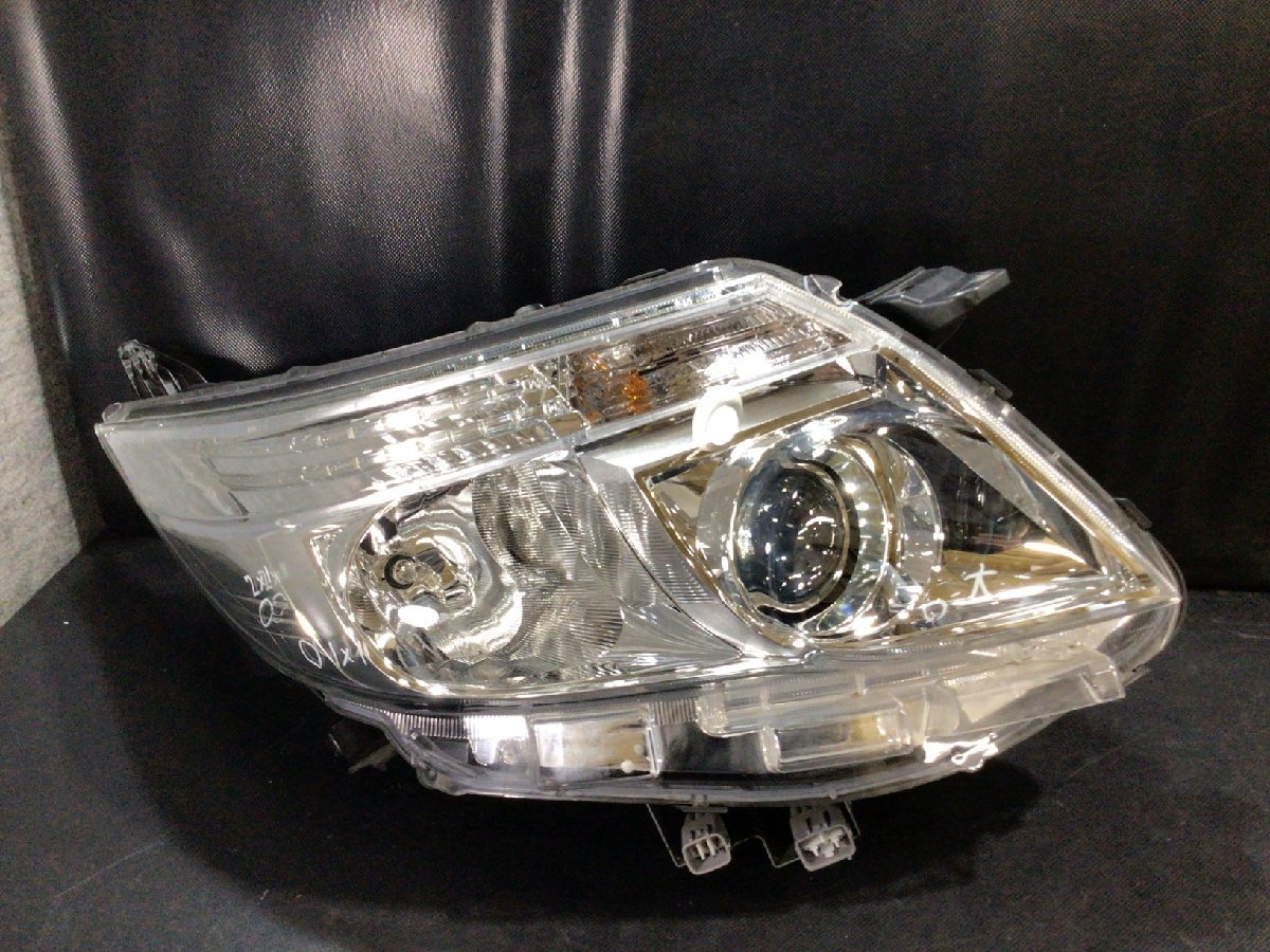 【同梱不可】ノア ZWR80G 右ヘッドライト ランプ LED 品番：81130-28D01 イチコー：28-227