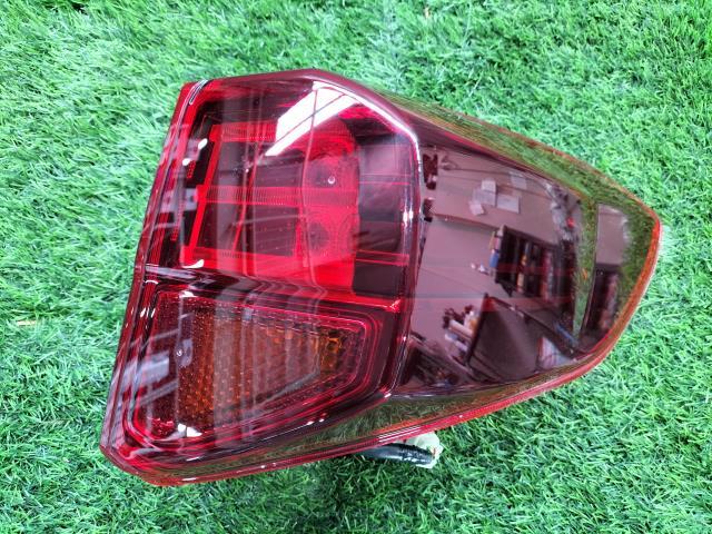 エスクード 5AA-YEH1S 右テールランプ ZNL 35650-86R00 公式通販 2UPJ
