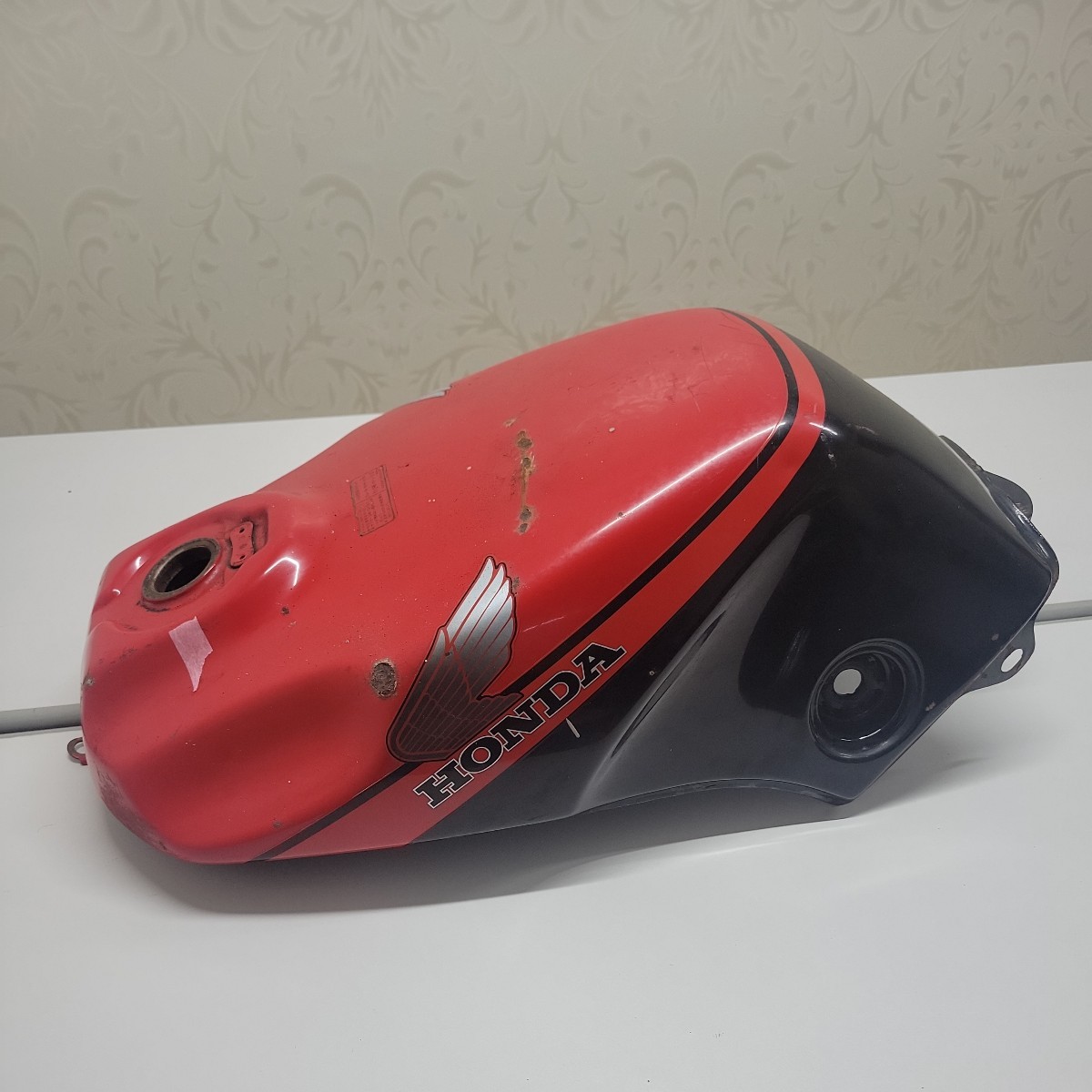 CBR400F 2型 黒赤 純正タンク 当時物 セール，定番 【公式通販】