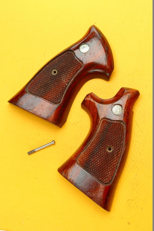 S&W社製 Nフレイム用ターゲットグリップ s824 S&W | S＆W