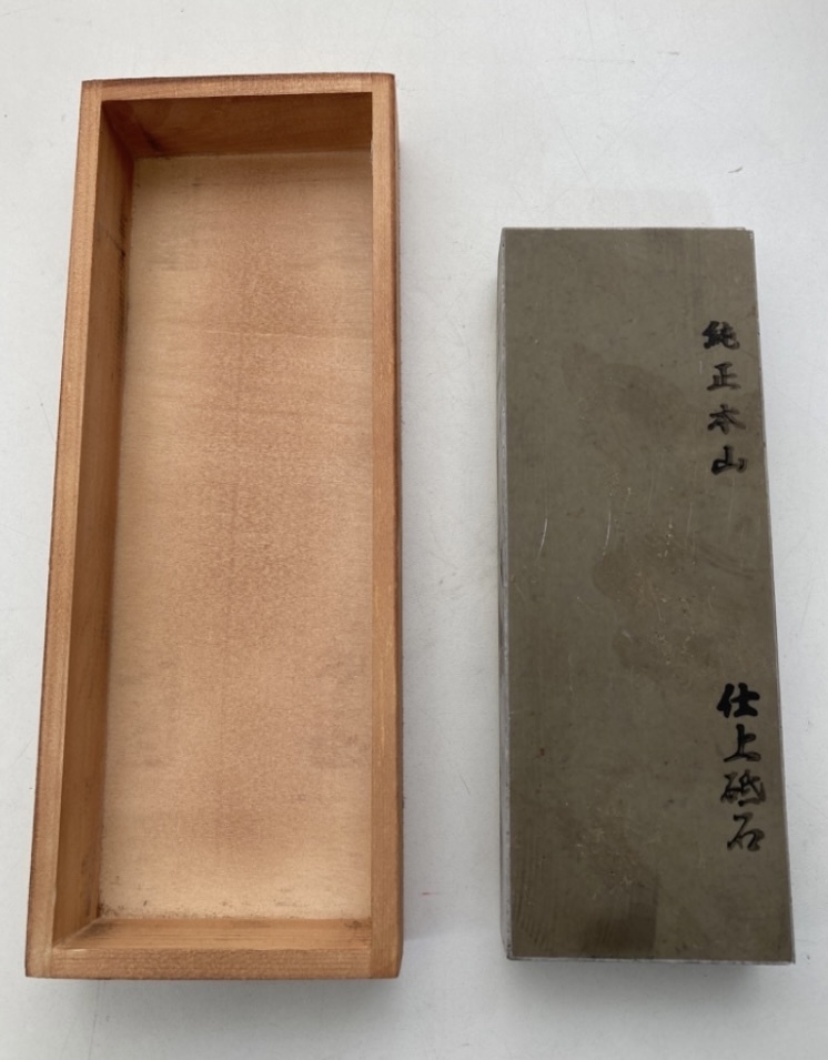 品 天然砥石 極厚の最高級 純正本山 京都産 仕上げ砥石 30型 木箱付き 