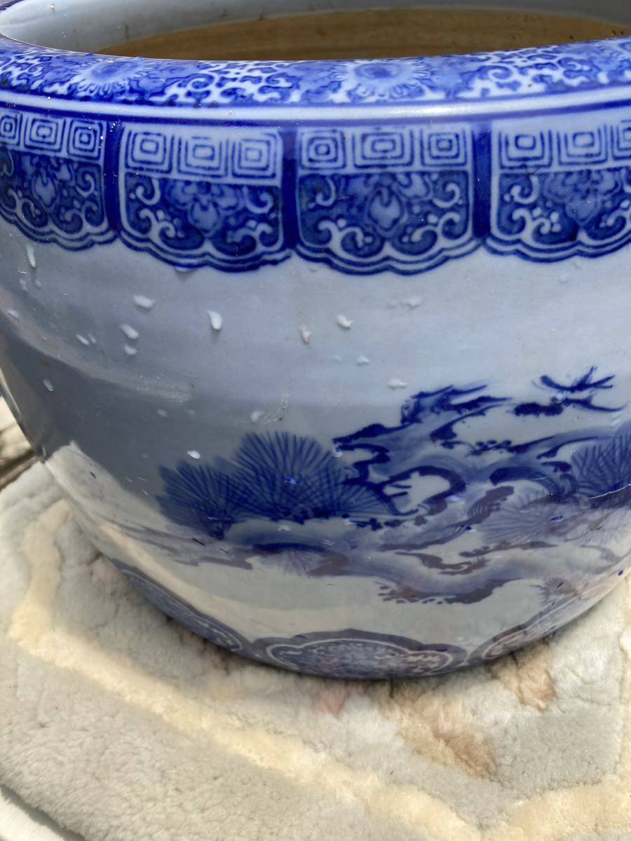 【引き取り限定】染付山水図 大型陶器鉢 火鉢 睡蓮鉢 メダカ鉢 直径43㎝ 火鉢 染付 山水画 ツル 古民具 メダカ鉢 【公式通販】