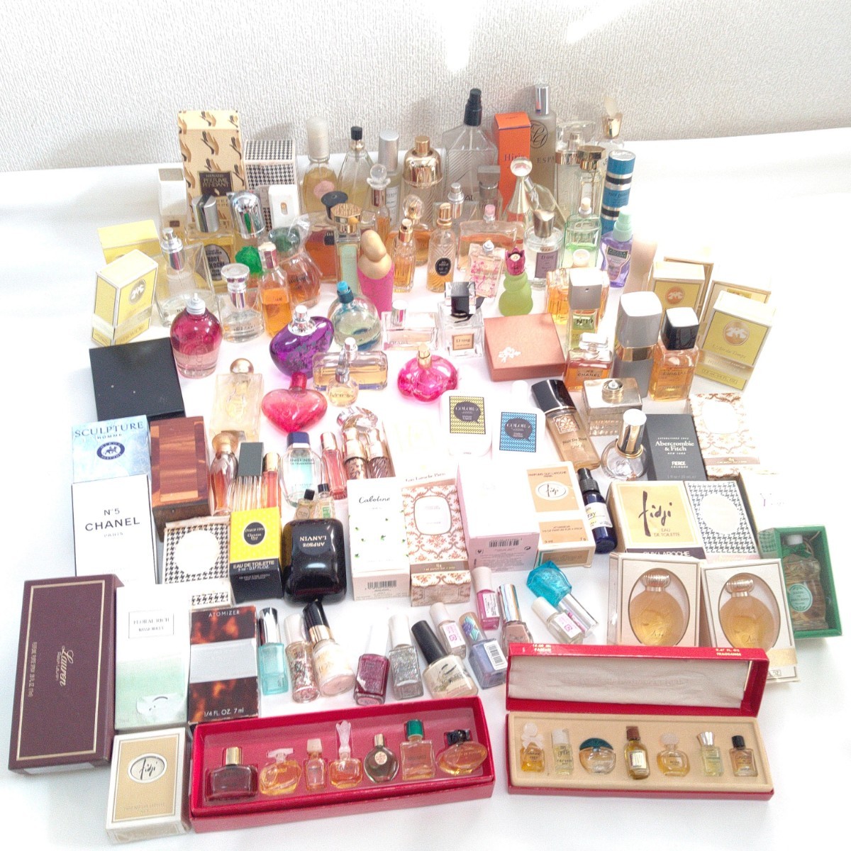 90本以上　香水　大量　まとめ　CHANEL　Dior　NINA RICCI　ブルガリ　ロクシタン　フルボトル　ミニ香水