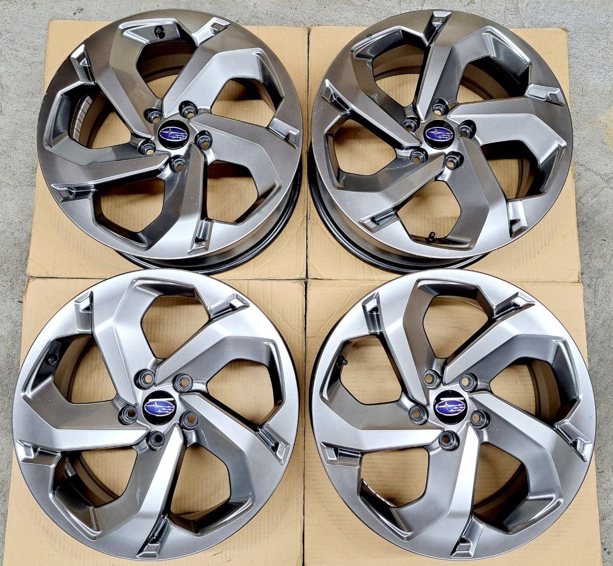 新車外し】スバル SK フォレスター STIスポーツ 純正 18インチ 
