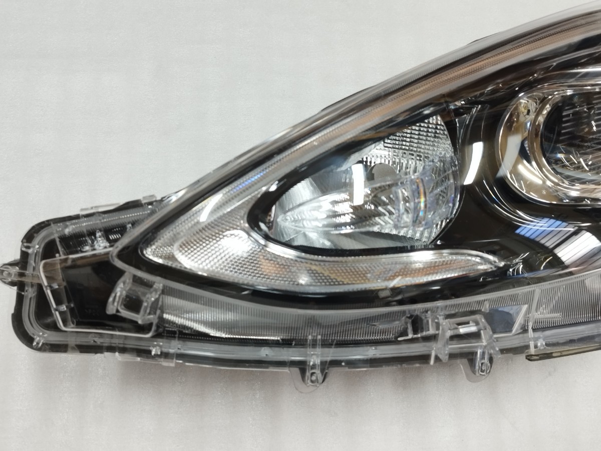 美品 TOYOTA AQUA アクア NHP10 後期 左 ヘッドランプ ライト LED 
